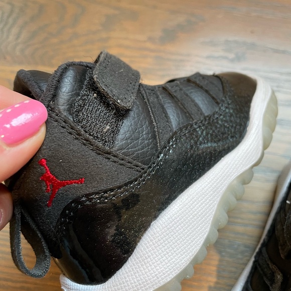 Jordan Retro 11 toddler size 5 excellent condition - Picture 2 of 6